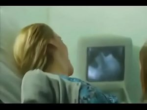 Medico se aproveidando da paciente